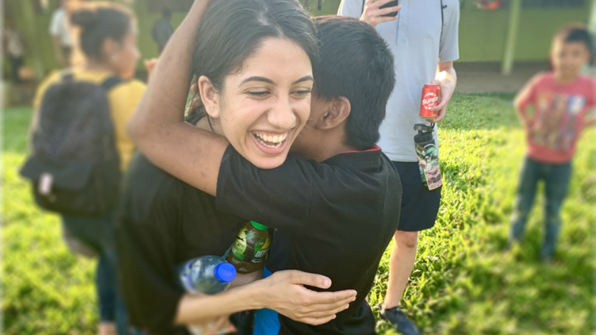 Hifza and Tomas help children during a SVOSH mission trip