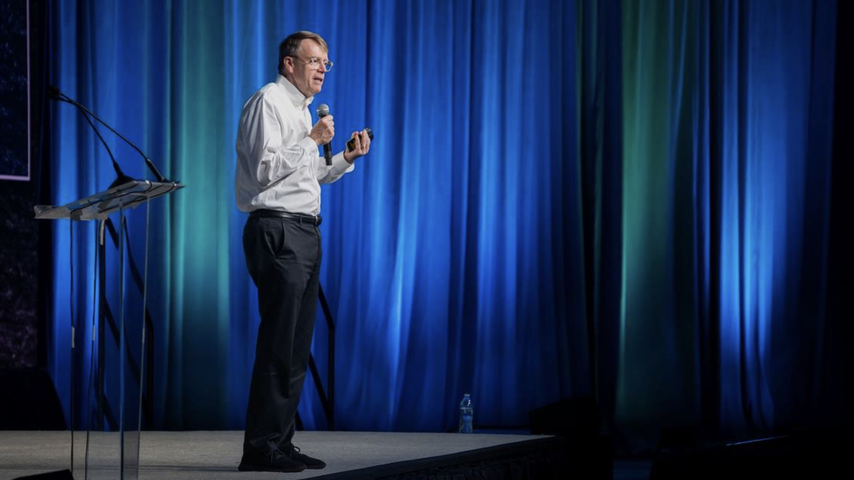 CEO Reade Fahs addresses members of National Vision’s Doctor of Optometry network in Orlando, FL during the 2023 Annual Continuing Education Symposium.